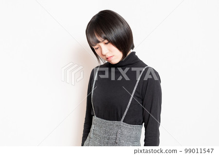 Young woman depressed and worried 99011547