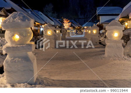 Snowy Ouchi-juku Snow Festival Townscape with Snow Lanterns Shimogo Town, Fukushima Prefecture 99011944