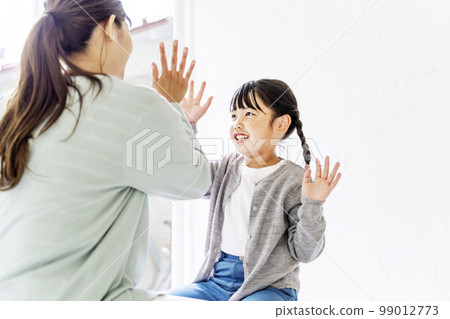 Parent and child, mother and child, family, family, woman, mother, child 99012773