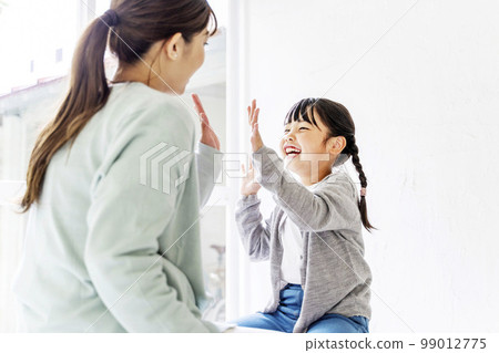 Parent and child, mother and child, family, family, woman, mother, child 99012775