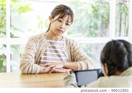 mother angry at child mother angry at child 99012801