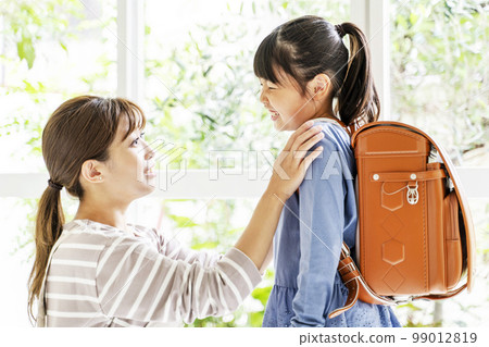 Parent and child, mother and child, family, family, woman, mother, child 99012819