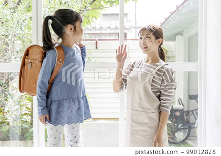 Parent and child, mother and child, family, family, woman, mother, child 99012828