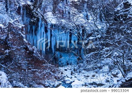 Sukkanzawa icefall in winter 99013304