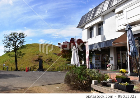 Ashikaga City Orihime Park Restaurant Building and Mt. Ashikaga City Orihime Park Restaurant Building and Mt. 99013322