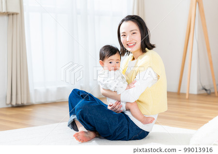 嬰兒和年輕的媽媽 99013916