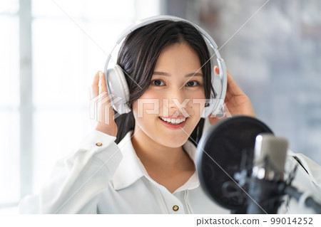 年輕女性肖像(聲樂、旁白) 年輕女性肖像(聲樂、旁白) 99014252