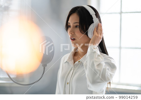 Young female portrait (vocal, narrator) 99014259