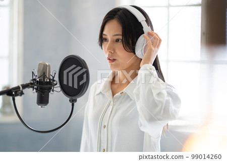 年輕女性肖像（聲樂、旁白） 99014260
