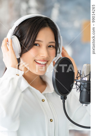 年輕女性肖像(聲樂、旁白) 年輕女性肖像(聲樂、旁白) 99014265