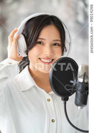 年輕女性肖像(聲樂、旁白) 年輕女性肖像(聲樂、旁白) 99014266