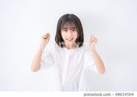Girl Elementary school student Guts pose Bird's eye view Girl Elementary school student Guts pose Bird's eye view 99014504