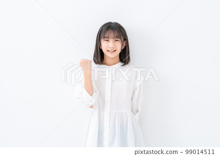 Girl Elementary school student Guts pose 99014511