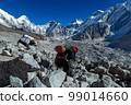 Yaks carrying empty gas cylinders 99014660
