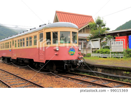 停運的同和礦業片上鐵道,動態保存列車的吉原站 停運的同和礦業片上鐵道,動態保存列車的吉原站 99015369