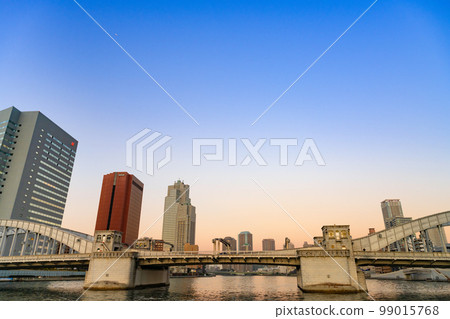 東京水部線的夜景 東京水部線的夜景 99015768