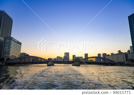 東京水部線的夜景 東京水部線的夜景 99015771