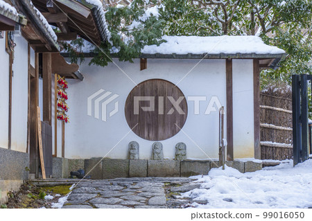 Koudai Jushozenji Temple (Korin-in Temple) A beautiful winter morning with snow Koudai Jushozenji Temple (Korin-in Temple) A beautiful winter morning with snow 99016050