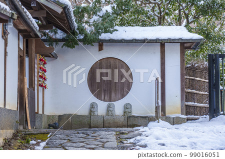 Koudai Jushozenji Temple (Korin-in Temple) A beautiful winter morning with snow Koudai Jushozenji Temple (Korin-in Temple) A beautiful winter morning with snow 99016051