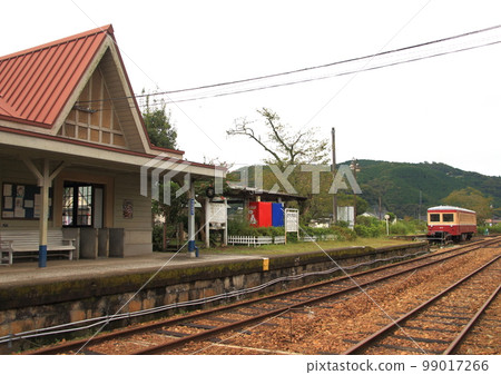 停運的同和礦業片上鐵道,動態保存列車的吉原站 停運的同和礦業片上鐵道,動態保存列車的吉原站 99017266