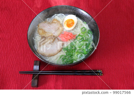 Pork bone ramen (Nagahama ramen) 99017566