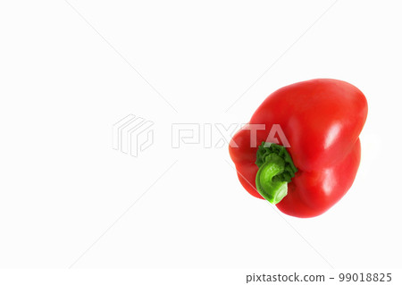 Fresh bell peppers, sweet paprika, close-up, isolated on white background. Raw organic sweet pepper. 99018825