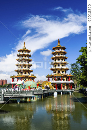 Architecture view of the Dragon and Tiger Pagodas in Lotus Pond of Kaohsiung, Taiwan. it is a temple located at Lotus Pond. 99018890