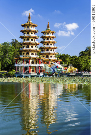 Architecture view of the Dragon and Tiger Pagodas in Lotus Pond of Kaohsiung, Taiwan. it is a temple located at Lotus Pond. 99018903