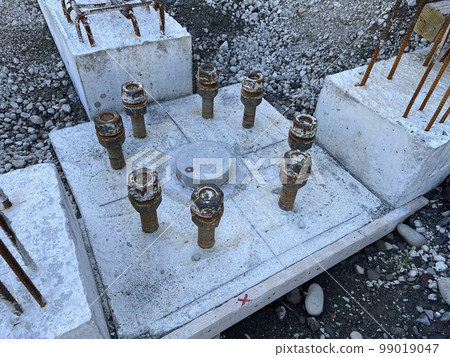 鋼架架設前的柱基 鋼架架設前的柱基 99019047