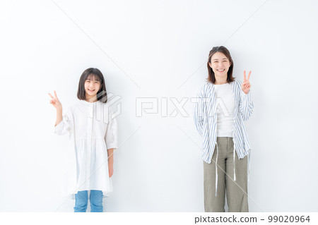 Parent and child line up Good friends peace 99020964