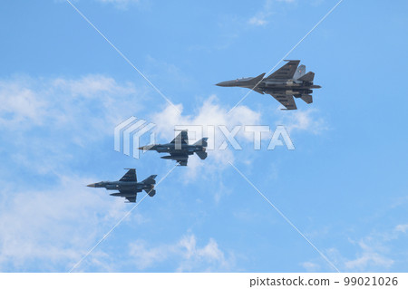 JASDF F-2 & Indian Air Force Sukhoi Su-30MKI Formation 99021026