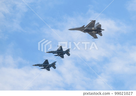 JASDF F-2 & Indian Air Force Sukhoi Su-30MKI Formation 99021027