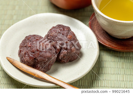 Ojagi and tea 99021645