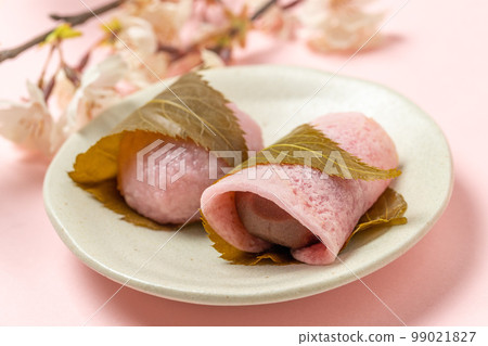 Two types of sakura mochi and tea Two types of sakura mochi and tea 99021827