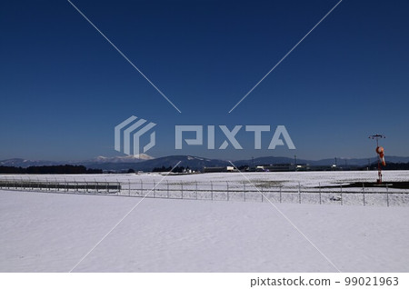 Hayachine seen from Iwate Hanamaki Airport Hayachine seen from Iwate Hanamaki Airport 99021963