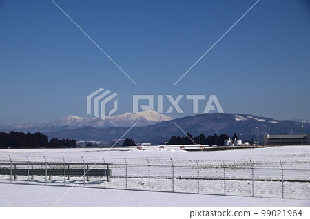 Hayachine seen from Iwate Hanamaki Airport Hayachine seen from Iwate Hanamaki Airport 99021964