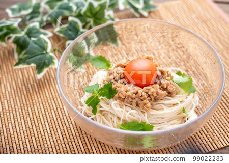 Somen topped with natto and egg yolk, perfect for summer 99022283