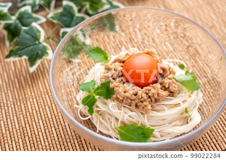 納豆蛋黃素面最適合夏天 99022284