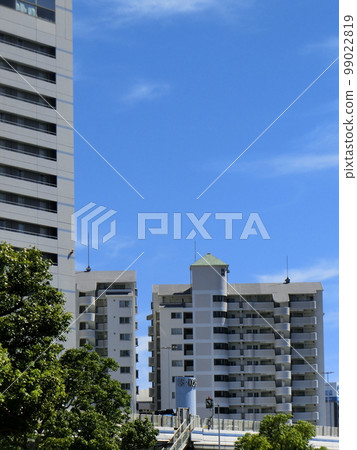 Japanese town scenery (JR Kobe station front) Japanese town scenery (JR Kobe station front) 99022819