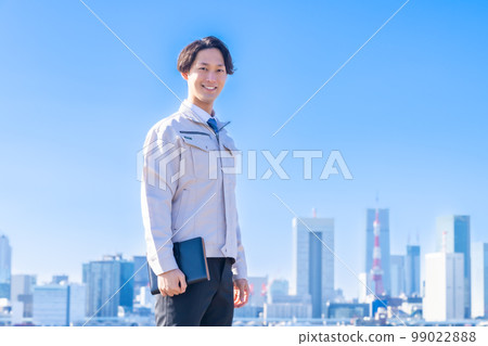 在清新的陽光明媚的日子裡在戶外進行工程師 99022888