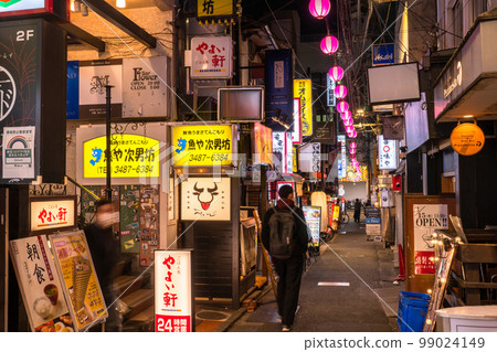 《Tokyo》Sangenjaya's Bar Street, Suzuran Street 99024149