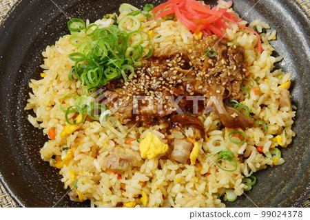 牛肉抓飯西式 99024378