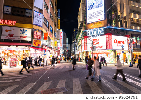 《東京》池袋陽光街・市中心繁華的夜晚 99024761