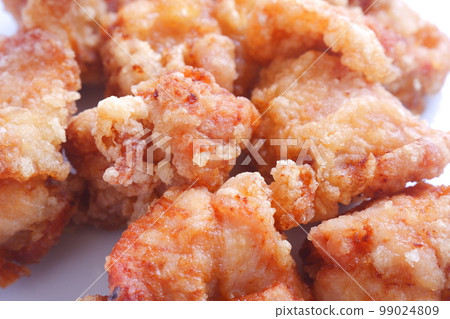 Juicy and delicious fried chicken 99024809