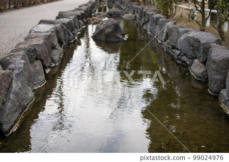 水路和石牆 水路和石牆 99024976