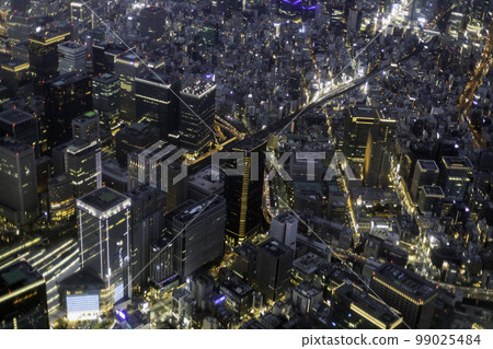 夜間東京站八重洲出口附近的鳥瞰圖 99025484