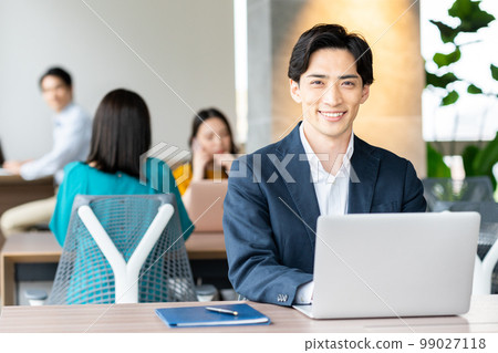 辦公室商人拍攝合作“+SHIFT NO GIZAKA” 辦公室商人拍攝合作“+SHIFT NO GIZAKA” 99027118