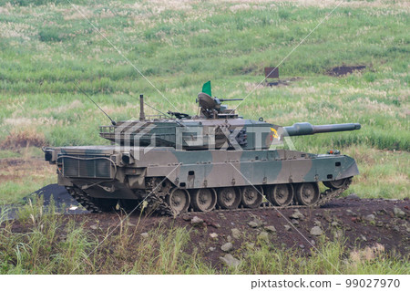 準備開火的陸上自衛隊90式坦克 準備開火的陸上自衛隊90式坦克 99027970