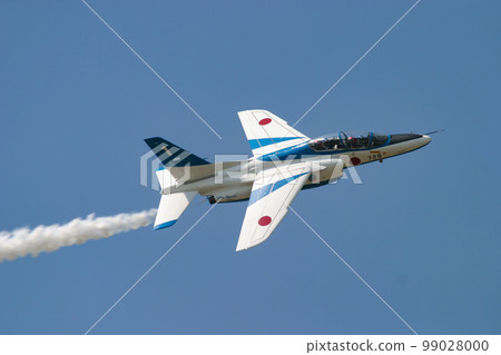 飛行中的 Blue Impulse 飛機 飛行中的 Blue Impulse 飛機 99028000