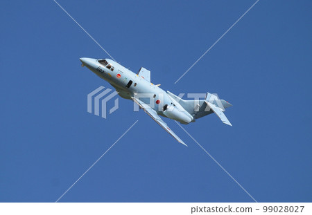 飛行中的航空自衛隊搜救機U-125A 飛行中的航空自衛隊搜救機U-125A 99028027